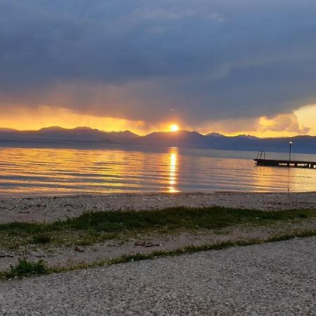 Verde & Lago Appartamento Vicino Al Lago Di Garda カルチナート エクステリア 写真