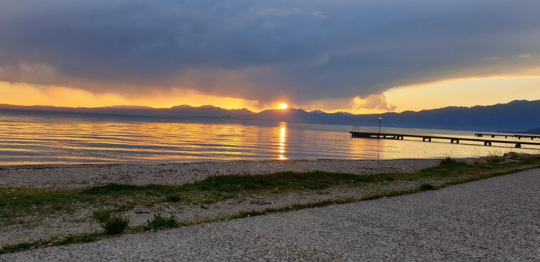 Verde & Lago Appartamento Vicino Al Lago Di Garda カルチナート エクステリア 写真